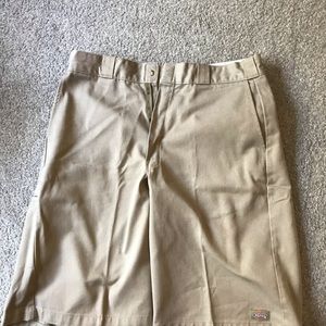 Dickies khaki shorts